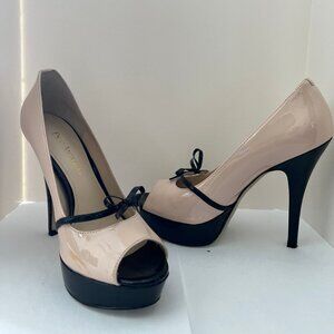 Enzo Angiolini Patent Leather platform pumps Size 6M